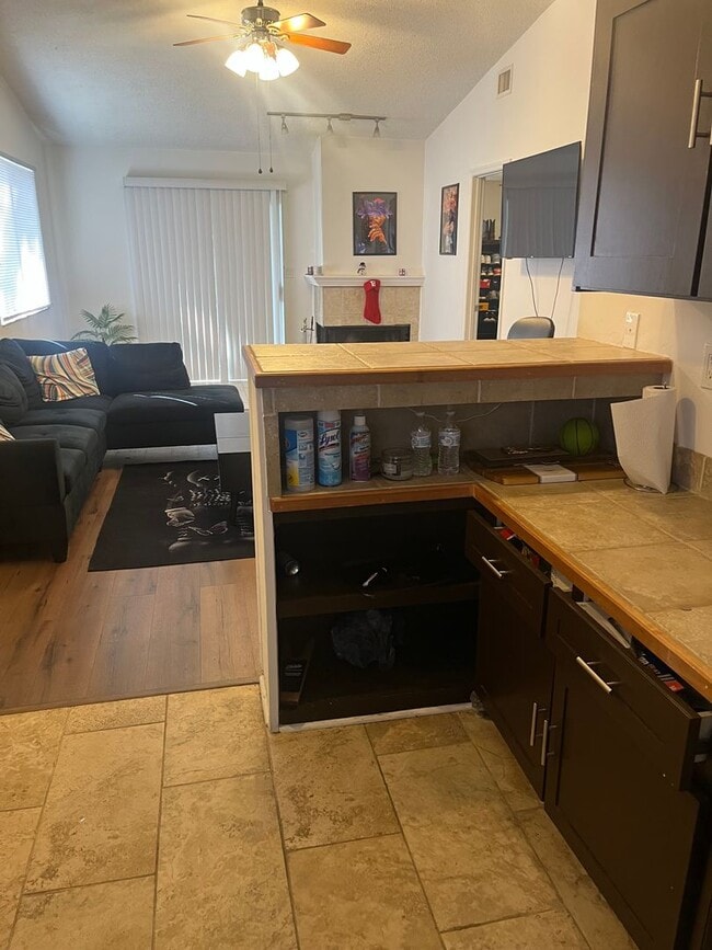 Building Photo - 2bed/2bath Townhome in Quiet Neighborhood