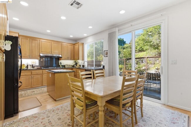 Building Photo - 257 Golf Links St