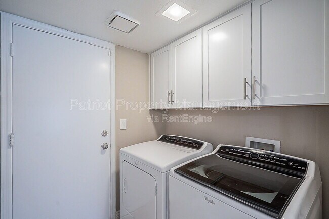 Building Photo - 10527 E Fanfol Ln