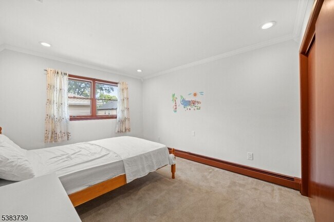 Building Photo - 376 Mt Vernon St
