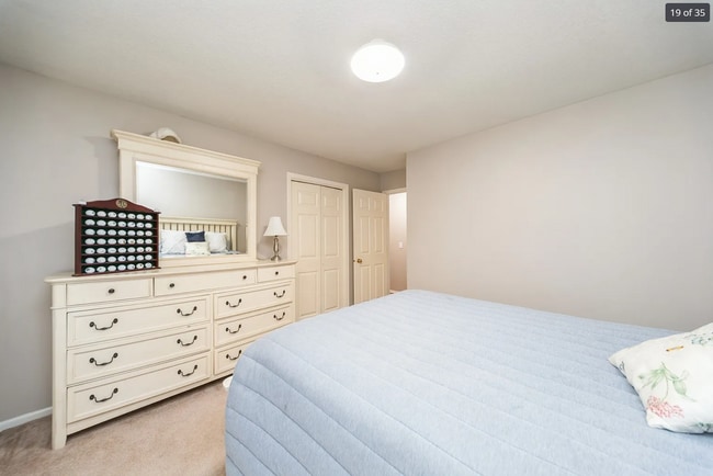 Building Photo - Desirable Clive Home with Easy Metro Access