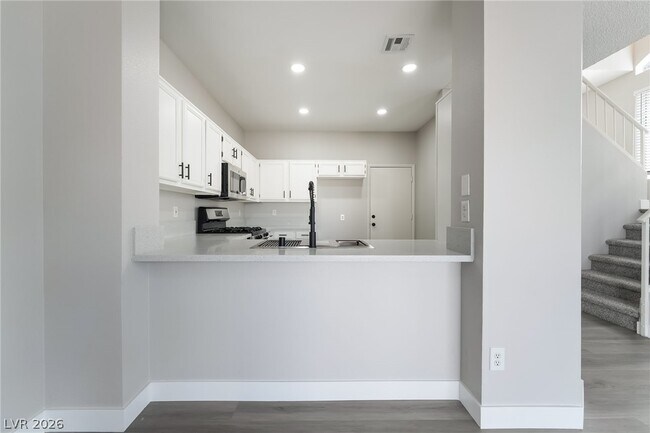 Building Photo - 1656 Cloister Ave