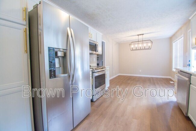 Building Photo - 3685 Pioneer Dr