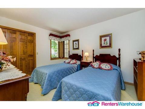 Building Photo - 1215 Silverthorn Ct