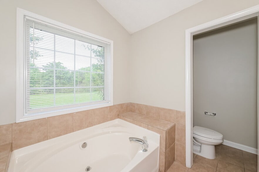 Building Photo - 372 Kay Dr