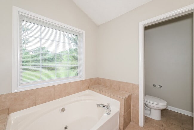 Building Photo - 372 Kay Dr