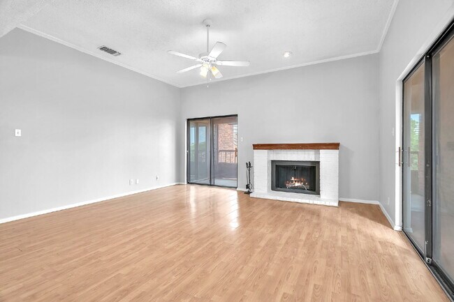 Building Photo - Where Comfort Meets Everyday Luxury!