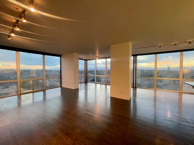 Building Photo - 3100 E Cherry Creek South Dr
