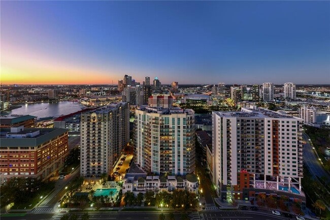 Building Photo - 450 Knights Run Ave