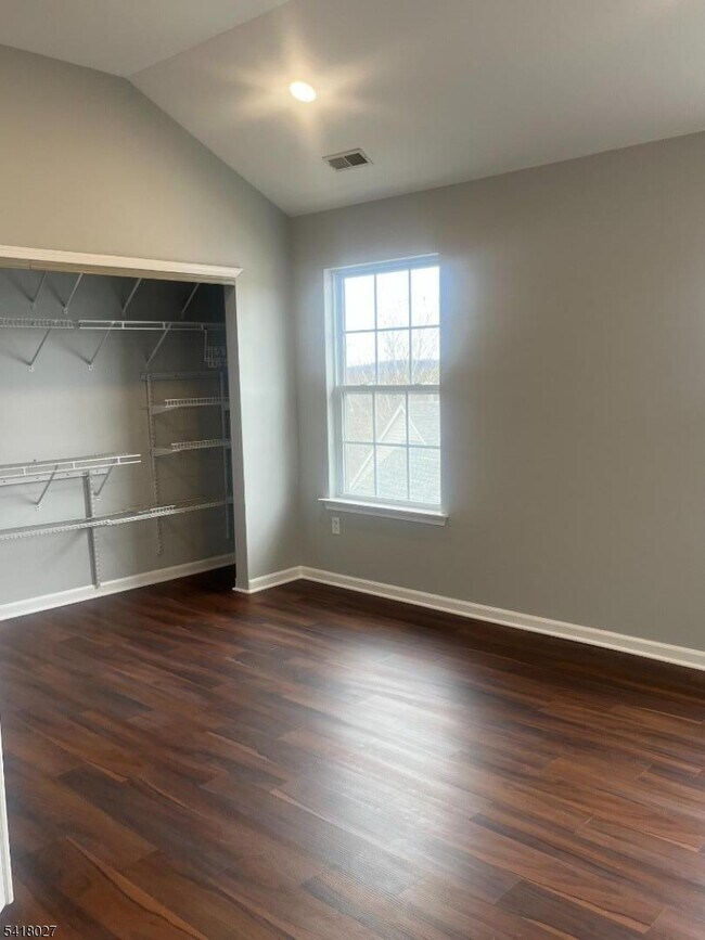 Building Photo - 227 Winding Hill Dr