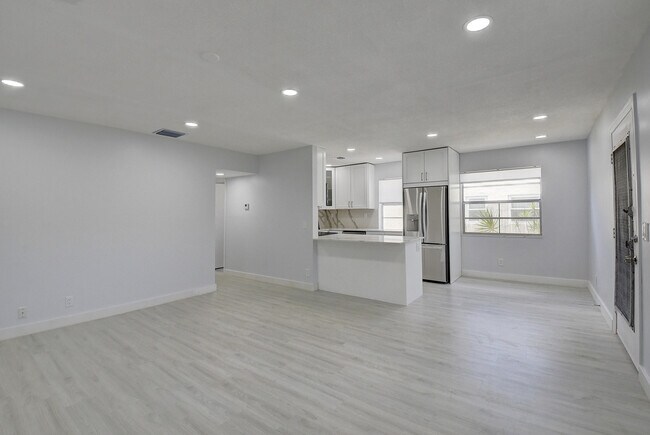 Building Photo - 318 Monaco Blvd