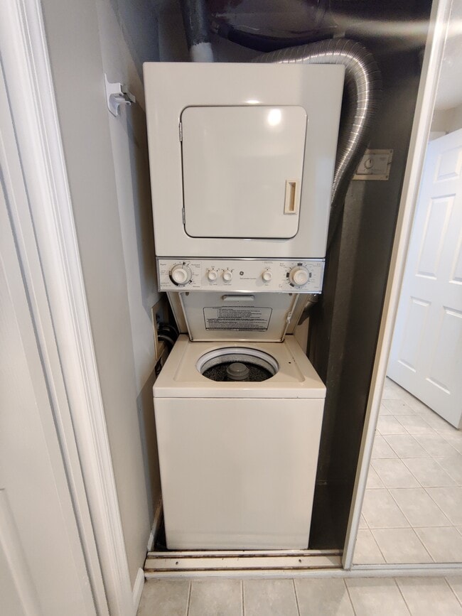 Building Photo - 3151D Covewood Ct