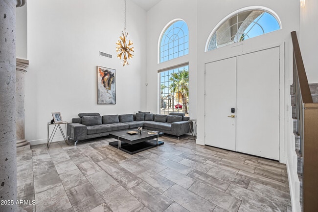 Building Photo - 15831 E Thistle Dr