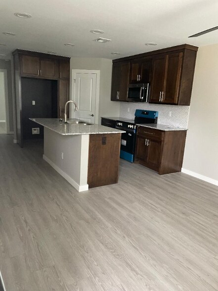 Building Photo - 238 E Young Pl