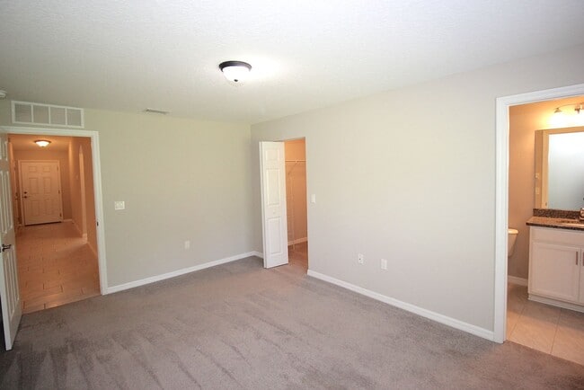 Building Photo - Roomy 3 Bed 2 Bath 1 Car Grg Home for rent...