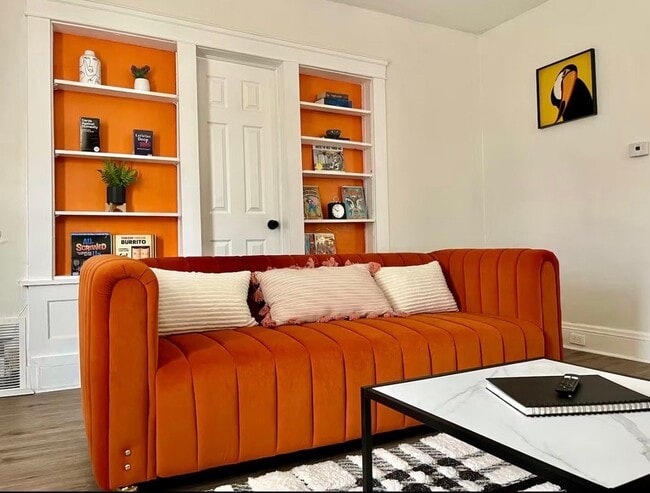 Building Photo - 10702 Lamontier Ave