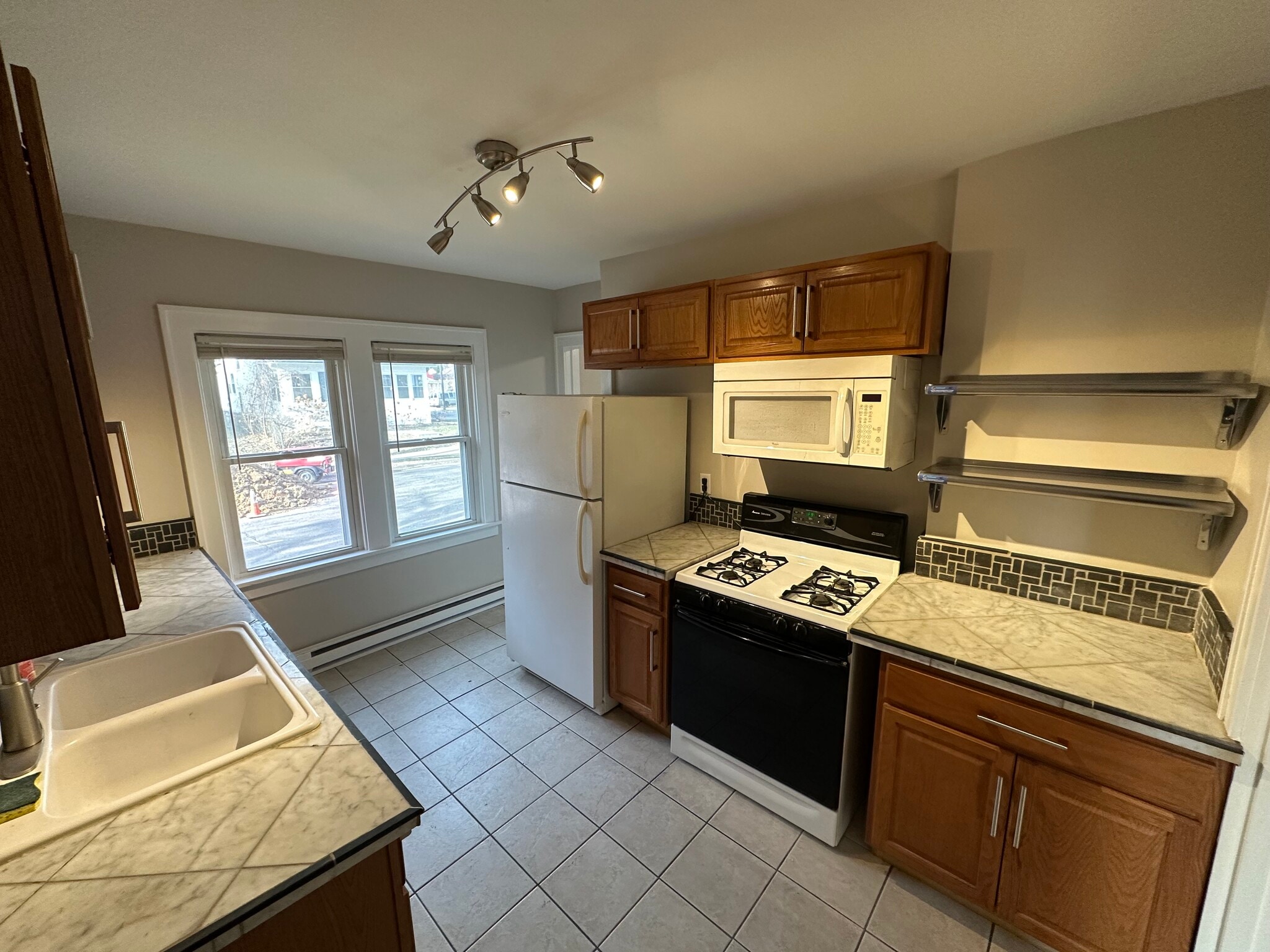 Building Photo - 235 Logan Ave N