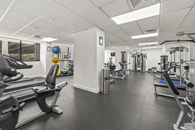 Building Photo - 5600 N Flagler Dr