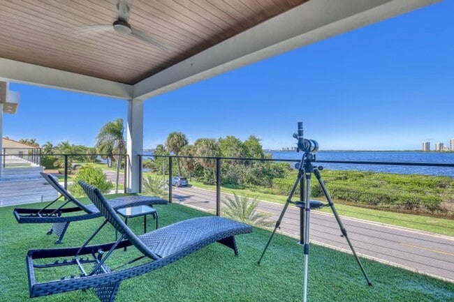 Building Photo - 1161 Pine Point Rd