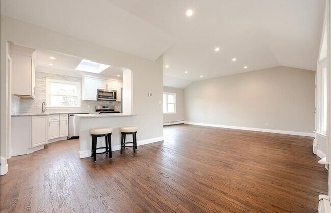 Building Photo - 750 Tanglewood Rd