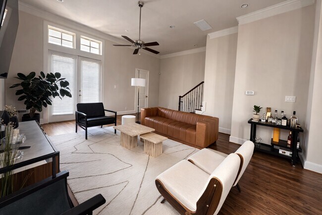 Building Photo - 2318 Hutchins St