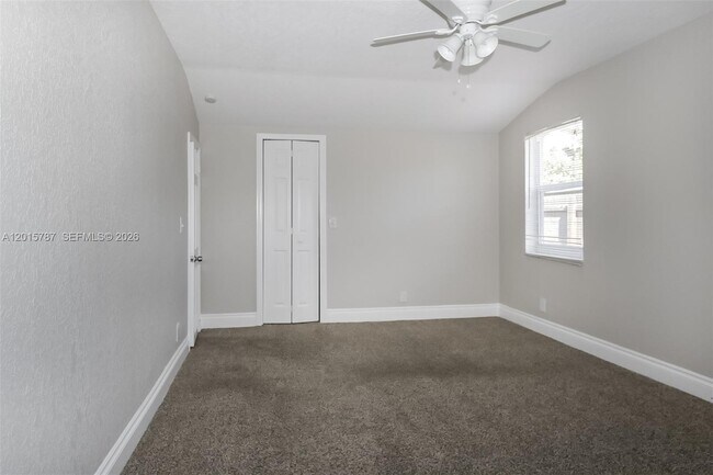 Building Photo - 401 Superior Pl
