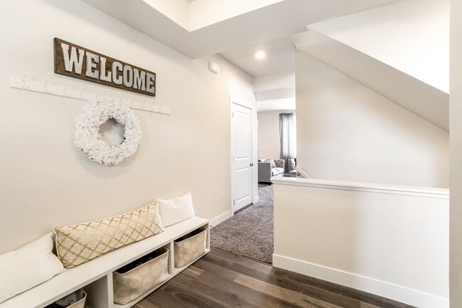 Building Photo - New and Modern Home