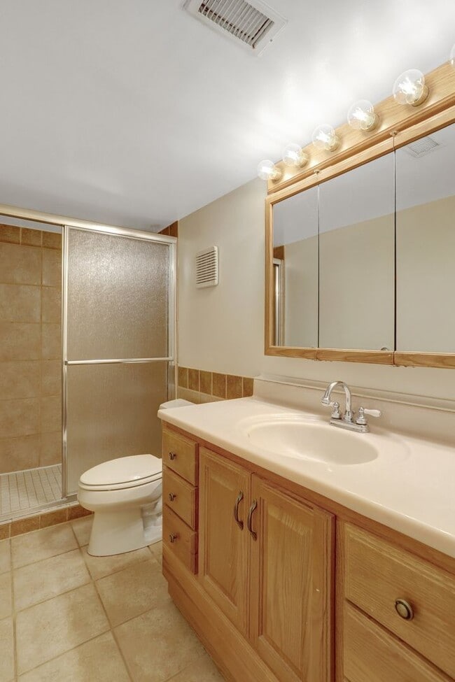 Building Photo - 2 Bedroom 2 Bathroom Condo Available for Rent