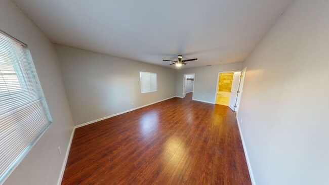 Building Photo - 4BD/3BA, Pool!! BIG house, 1800sqft!! (Lea...