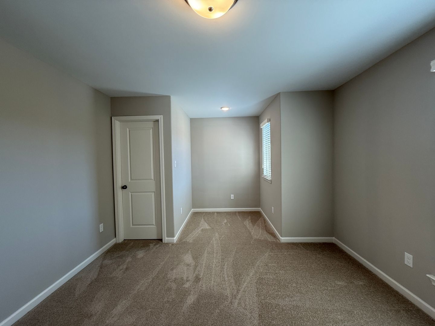 Building Photo - 592 Holden Dr