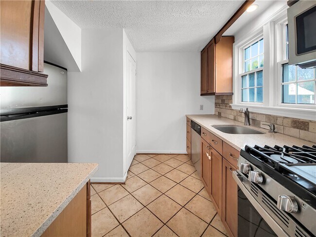 Building Photo - 54 Westmoreland Dr