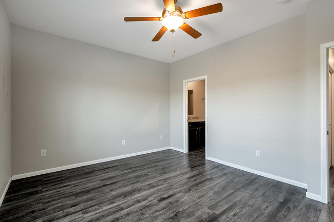 Building Photo - 1341 Azena St