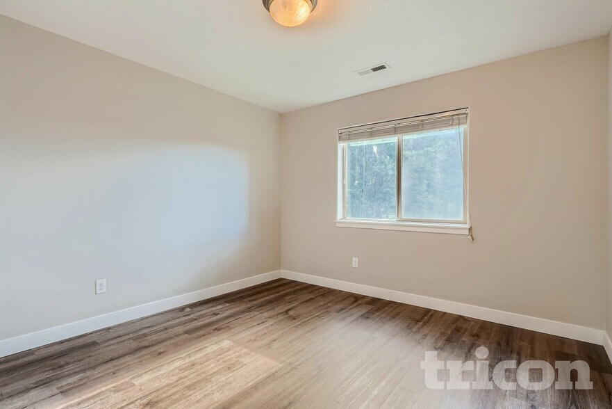 Building Photo - 7615 NE 60th Way