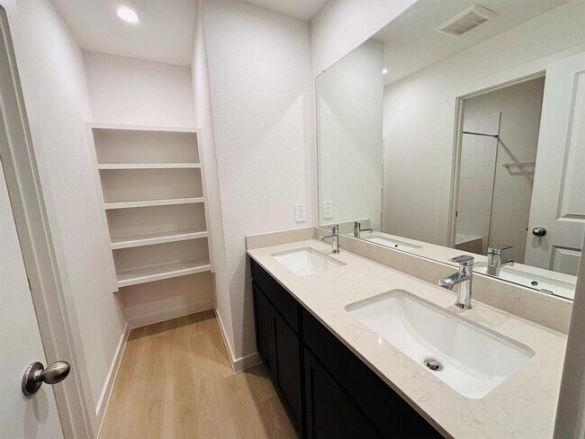Building Photo - 1719 Mazzini Dr