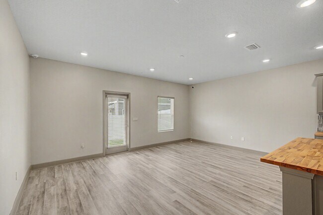 Building Photo - 9055 Golden Eye Dr
