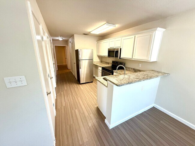 Building Photo - 1611 N Navidad St