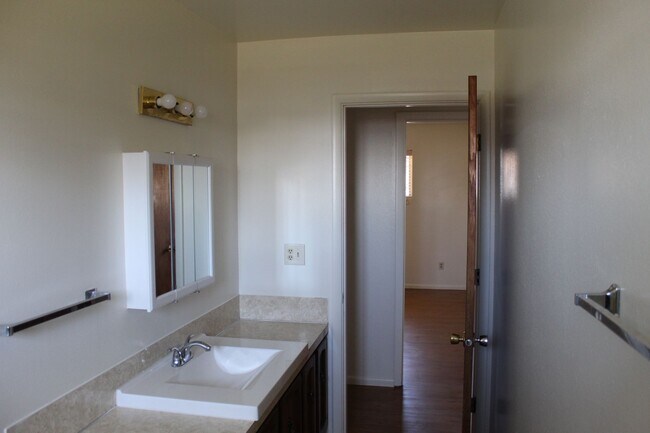 Building Photo - 6520 Climax Ave