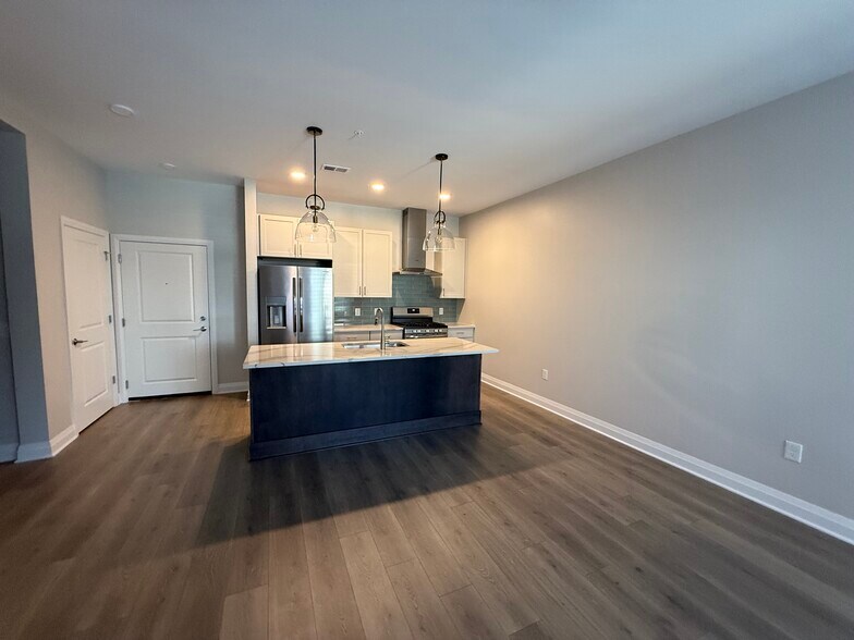 Building Photo - 6633 Dale Dr