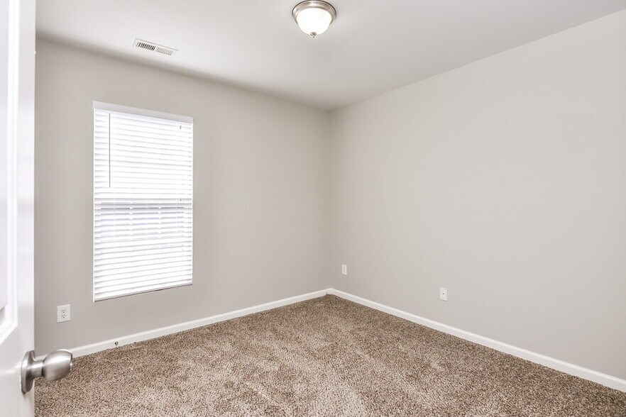 Building Photo - 2014 Gushing Dr