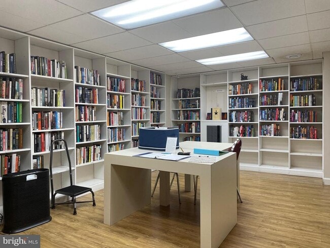 Building Photo - 3001 Veazey Terrace NW