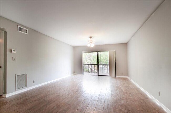 Building Photo - 3123 Oakland Shores Dr