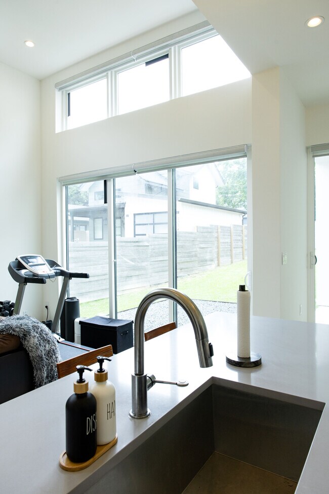 Building Photo - 507 S Park Dr