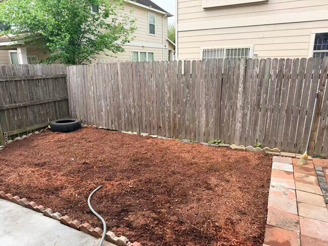 Building Photo - 8006 Singing Sonnet Ln