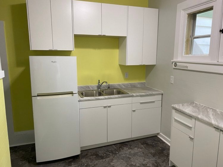 Kitchen - 215 Maple St