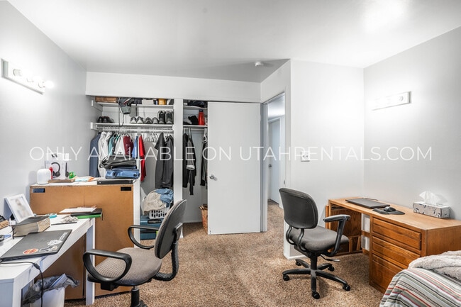 Building Photo - 1080 E 450 N