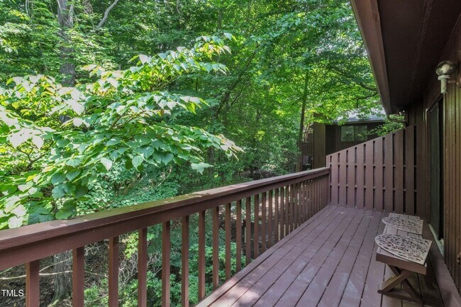 Building Photo - Spacious and Renovated 3BR Townhome in Cha...