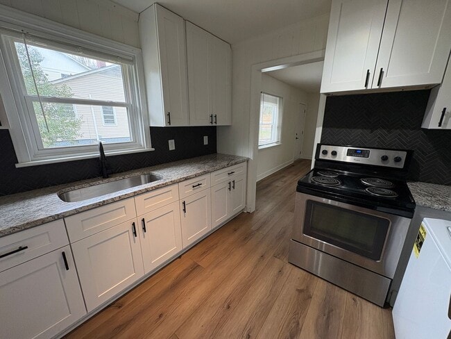 Building Photo - Cozy 2 Bedroom Duplex In NoDa Area