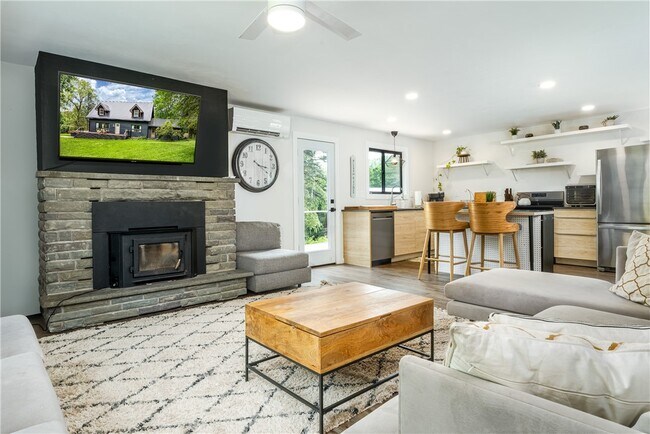 Building Photo - 1399 Arbuckle Hollow Rd