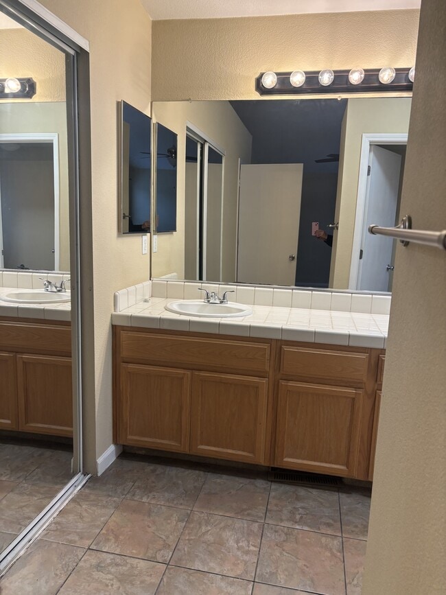 Building Photo - 2520 Arcadia Ct