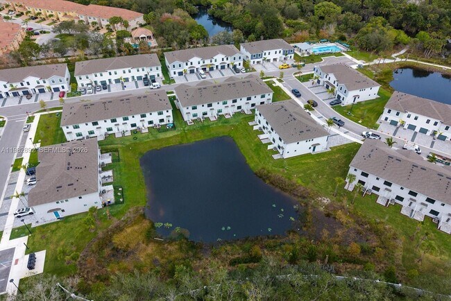 Building Photo - 2880 SE Federal Hwy